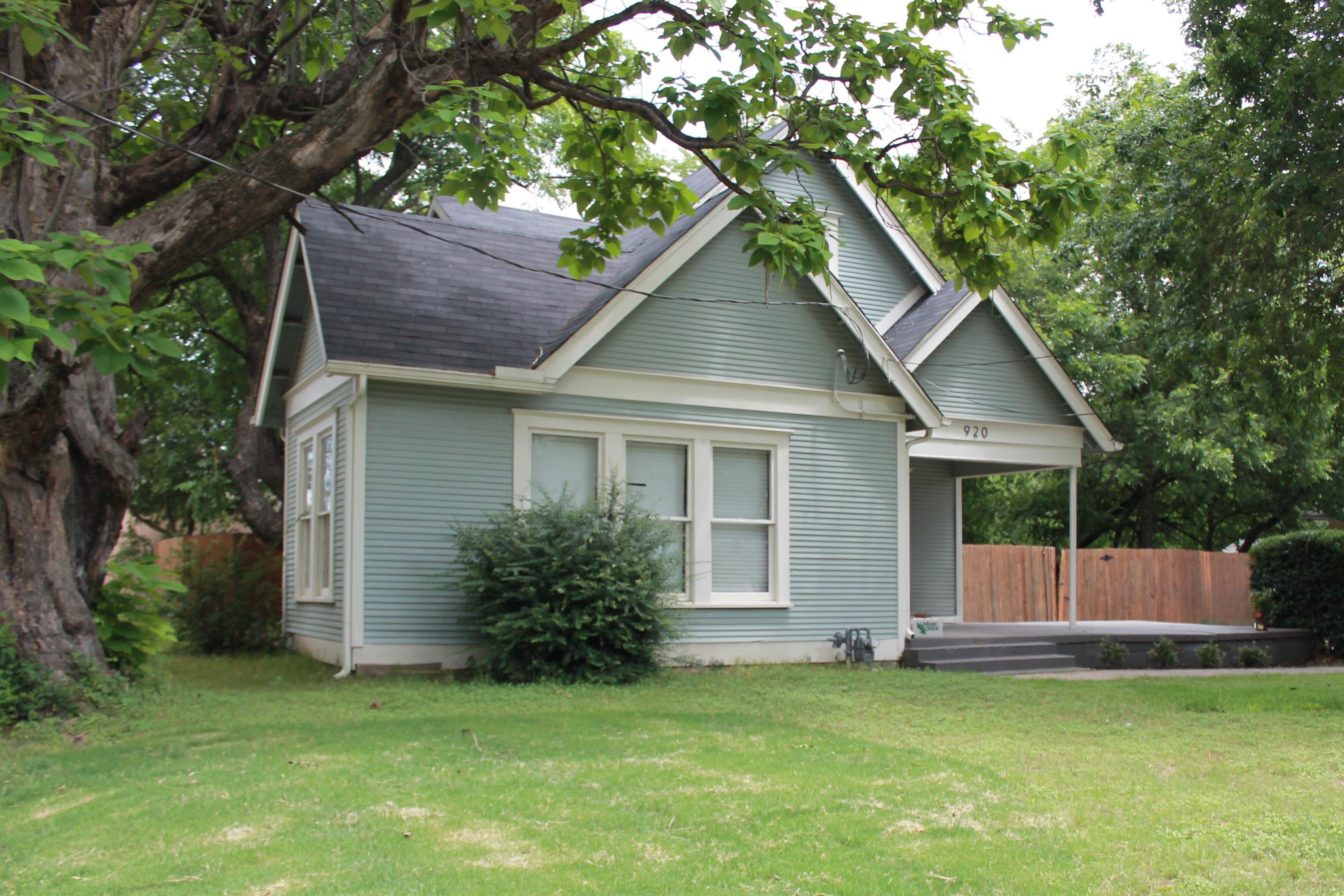 920 Bolivar St.