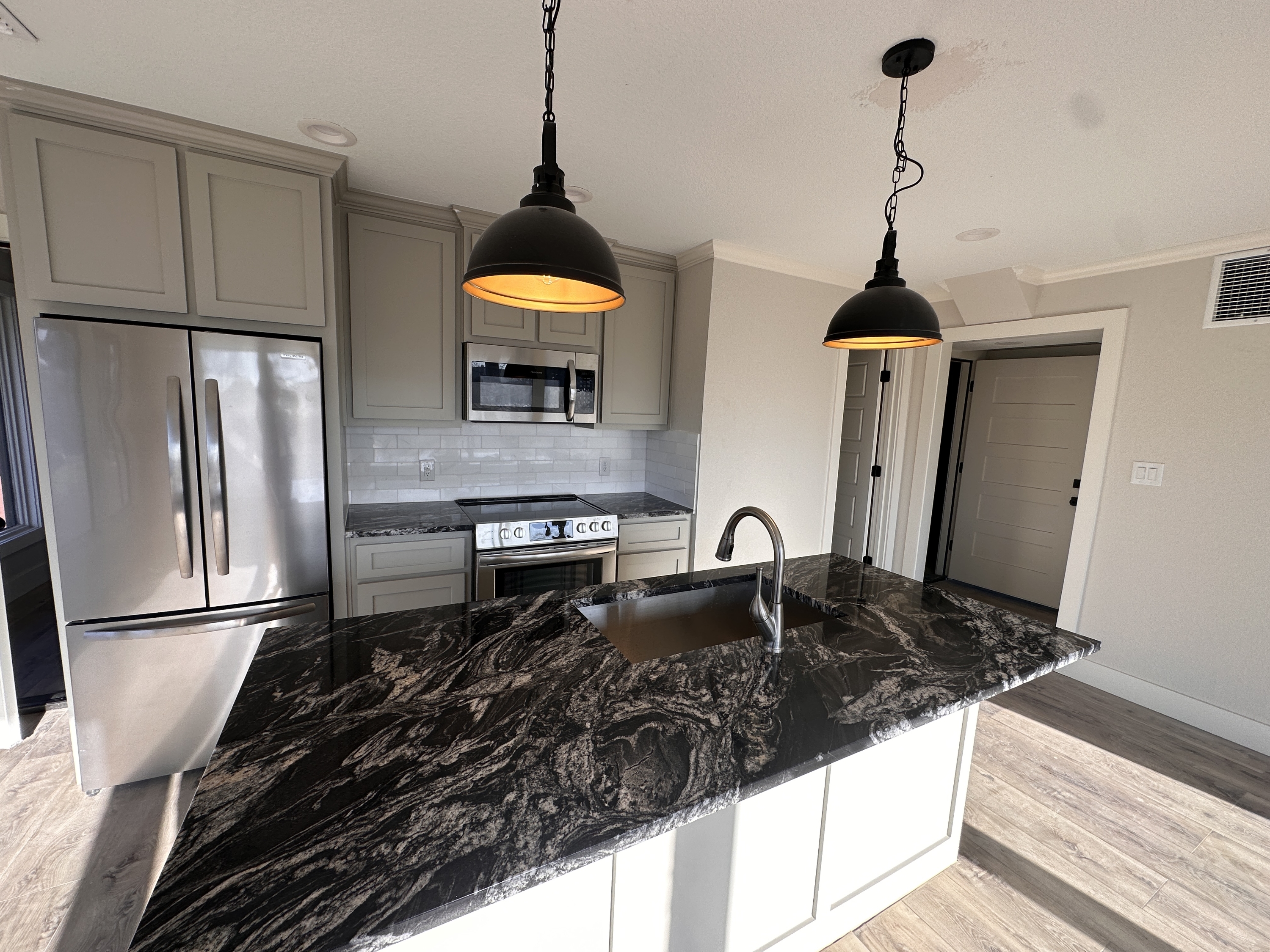 414 East Elm Street - 202