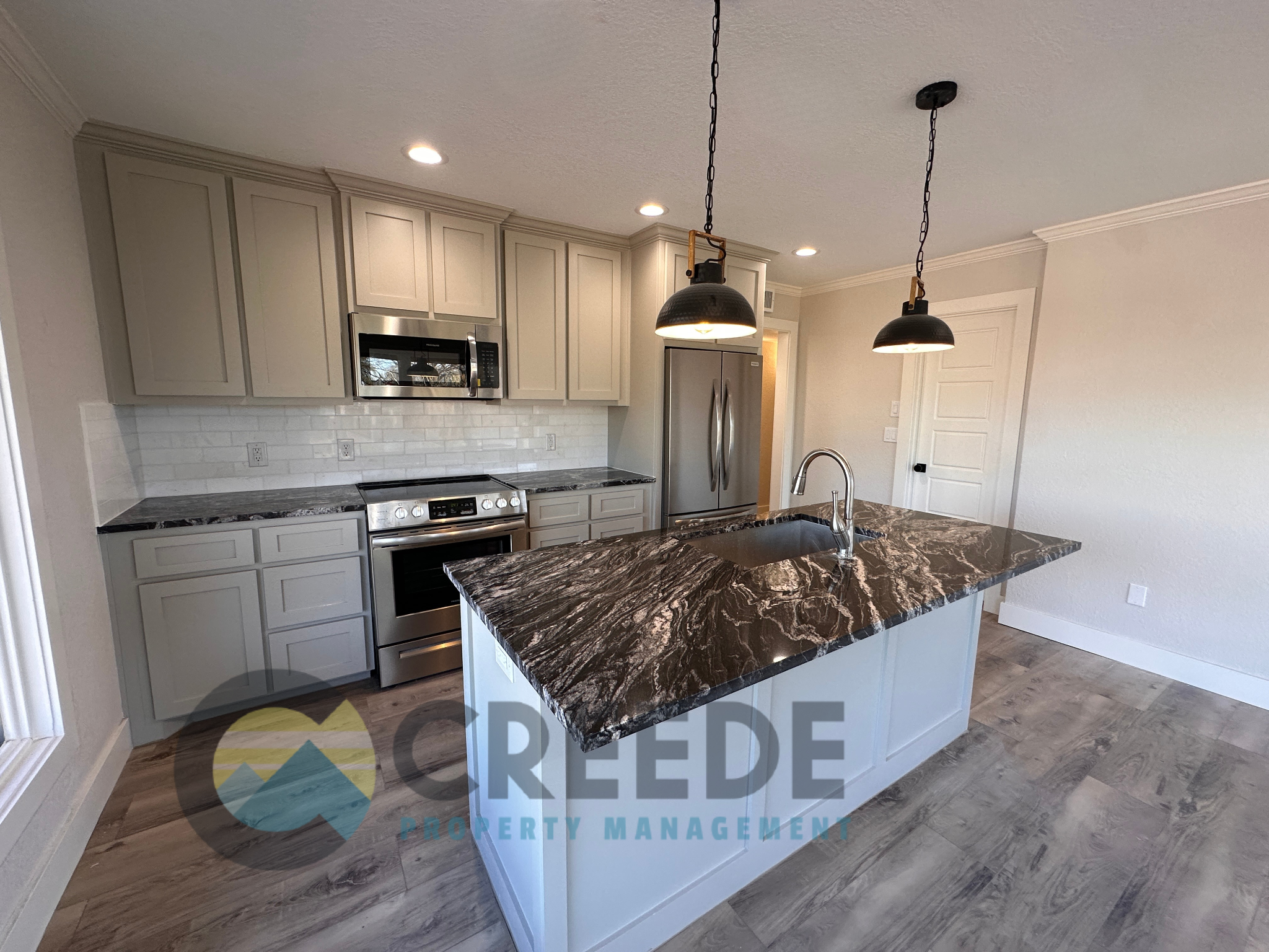 414 East Elm Street - 202