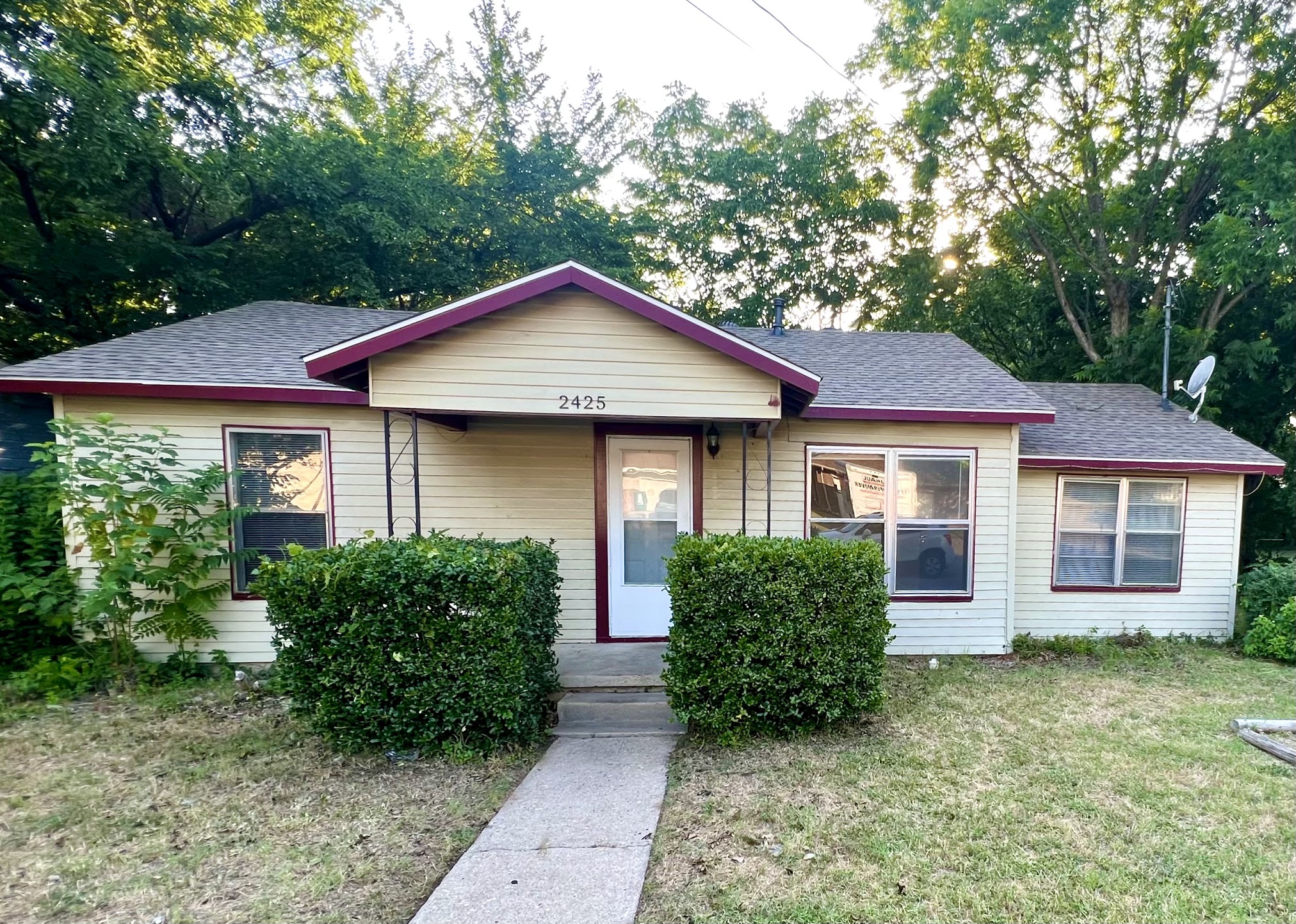 2425 Bolivar St.